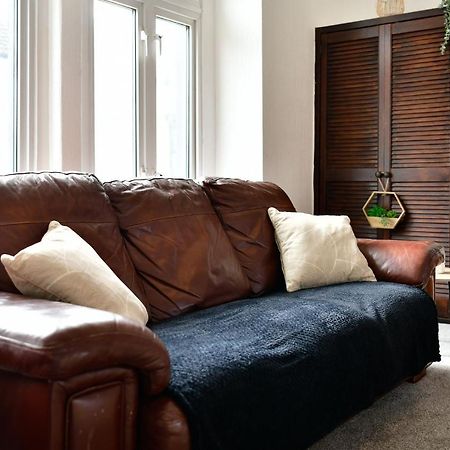 Spacious 2 Bedroom Apartment In The Heart Mumbles 외부 사진