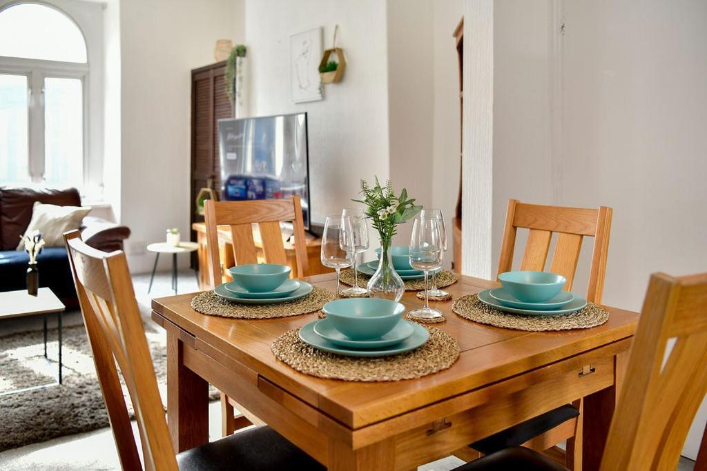 Spacious 2 Bedroom Apartment In The Heart Mumbles 외부 사진