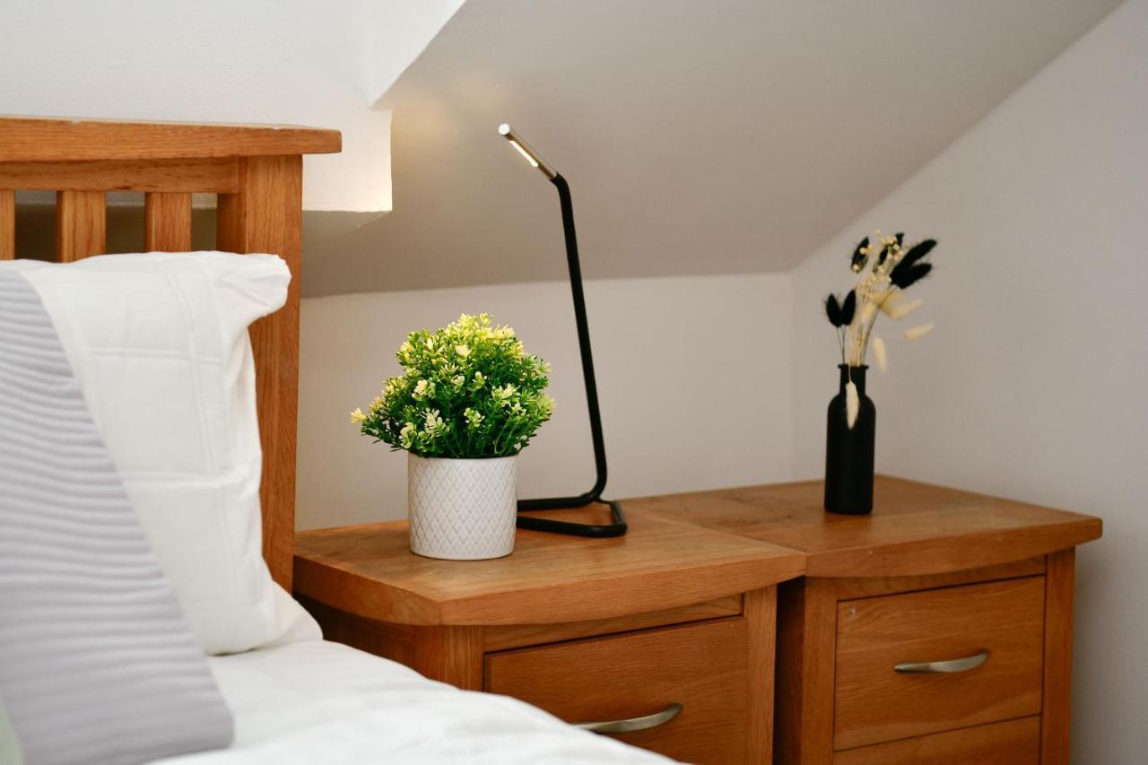 Spacious 2 Bedroom Apartment In The Heart Mumbles 외부 사진