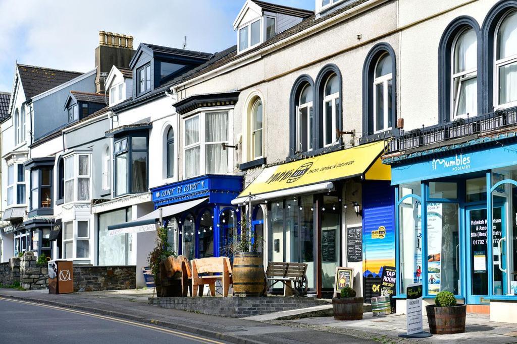 Spacious 2 Bedroom Apartment In The Heart Mumbles 외부 사진
